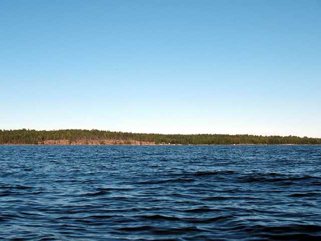 IMG_6106.jpg - Вид на о. Бурнев ("Шведский остров") от устья Тихой