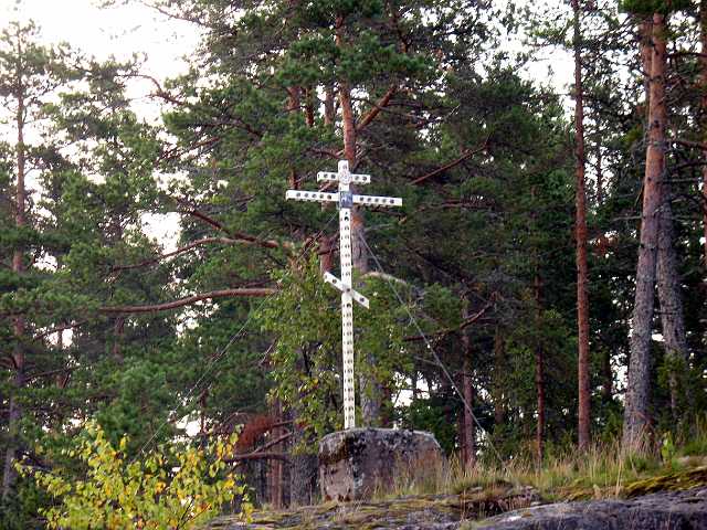 IMG_6384.jpg - Крест на северо-западном мысе о.Бурнев