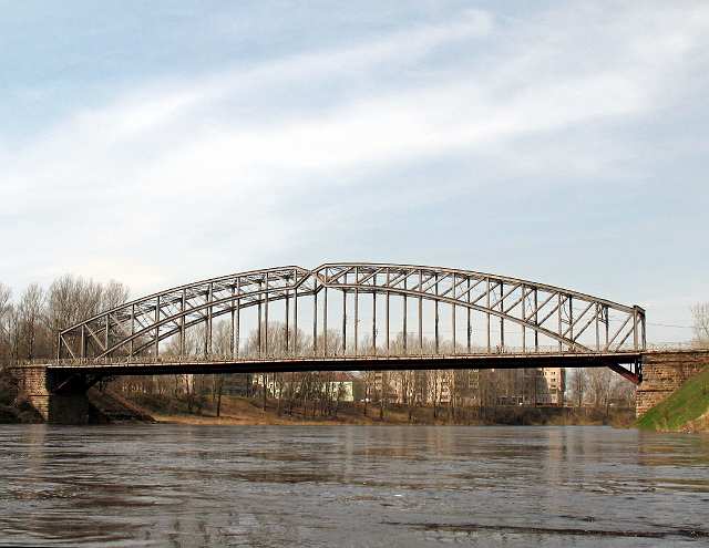 IMG_2456.jpg - Мост Белелюбского в г. Боровичи. Построен по принципу "натянутая тетива лука". К слову сказать, пешеходный!