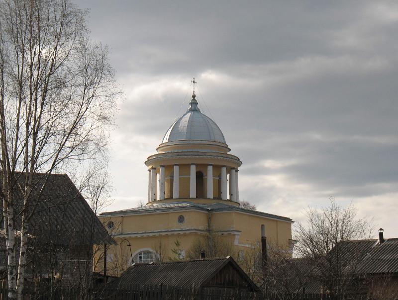 IMG_6421.jpg - Каменная церковь в дер. Любытино в стиле ампир (с колоннами)